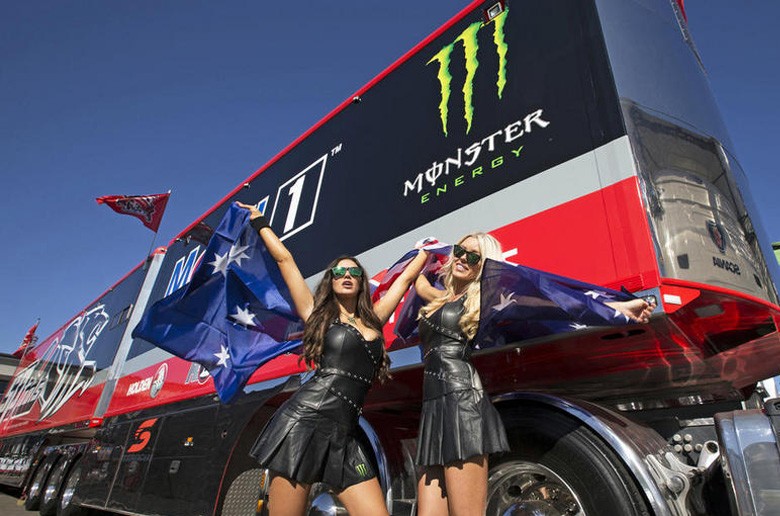 Τα Monster Girls στο V8 Supercar series